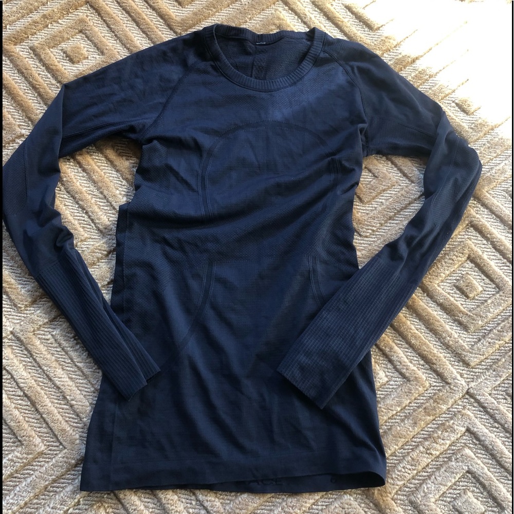 Lululemon blue long sl. exercise top w/thumb holes